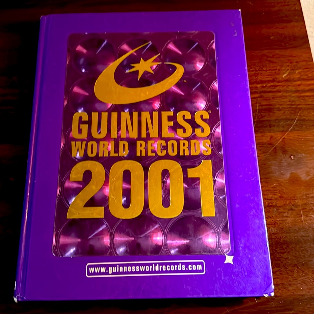 GUINESS WORLD RECORDS.  2001. ALL PAGES IN MINT CONDITION.